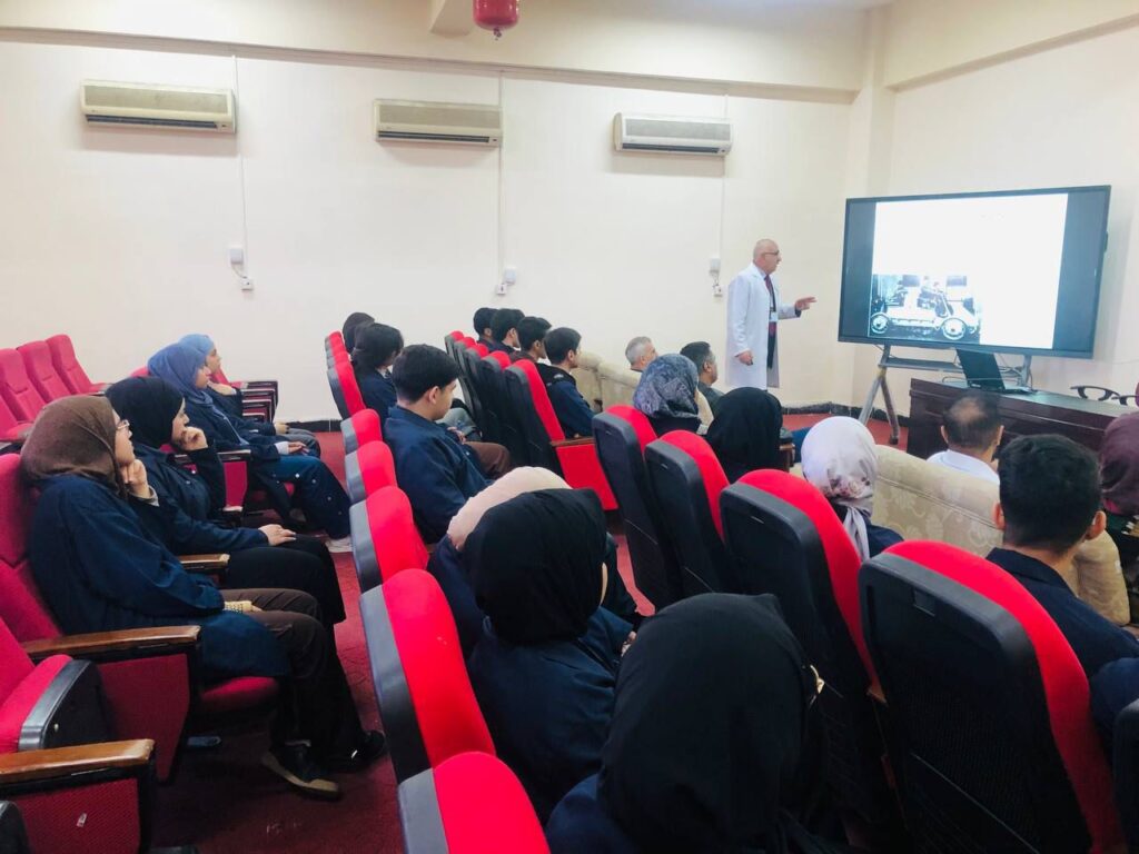 Electric car: its operating principle and maintenance are the focus of a scientific workshop during Sustainability Week. car1